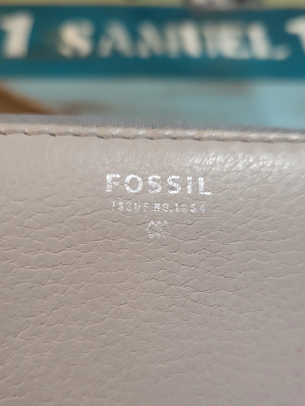 Fossil zip around